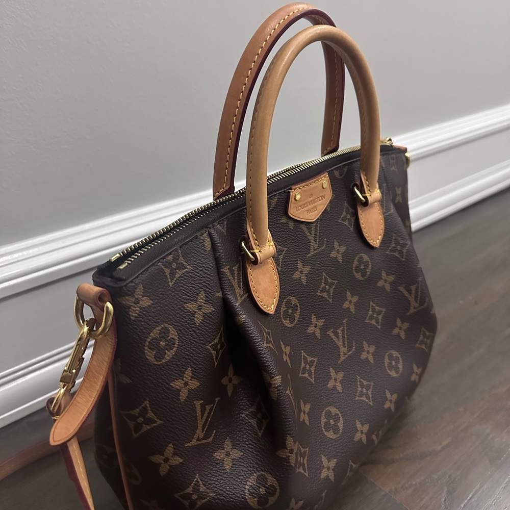 Louis Vuitton crossbody/ arm handle bag